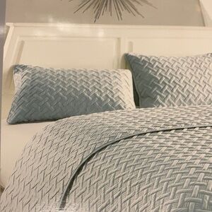 VCNY Home 3pc Quilt set Queen Light Blue